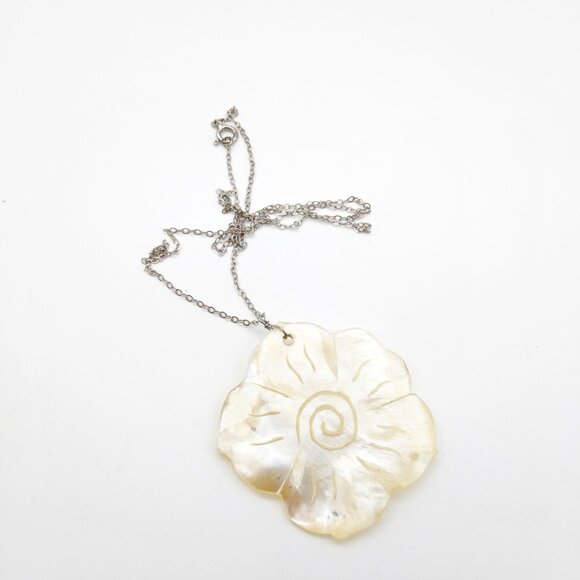 Carved Mother of Pearl Flower Pendant Necklace, Vintage Floral on Delicate Sterl - Picture 2 of 3